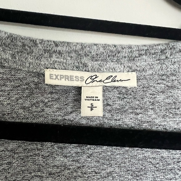 💕 Express One Eleven V-Neck Supersoft Tee Shirt - Grey - S - Picture 4 of 5